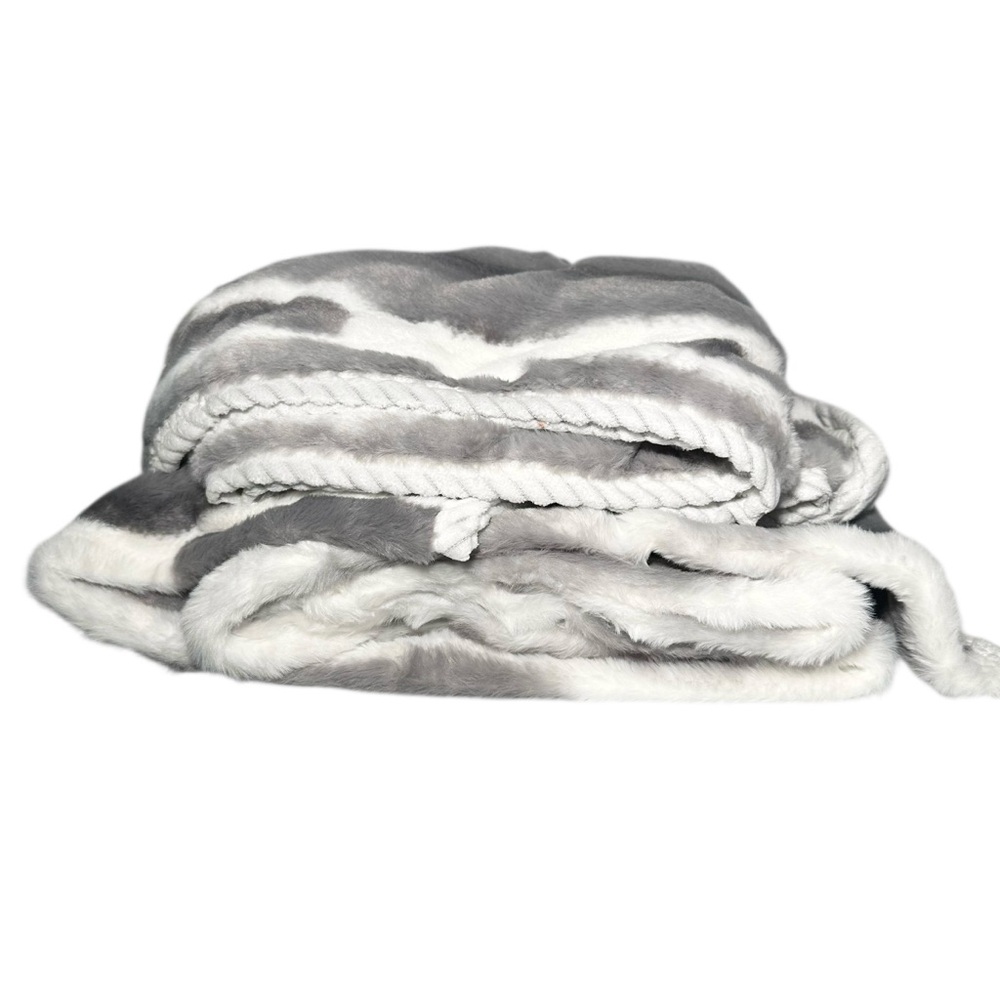 Blanket 72”x102” Bubble Faux Rabbit Fur 1300GSM Throw - Picture 8 of 8